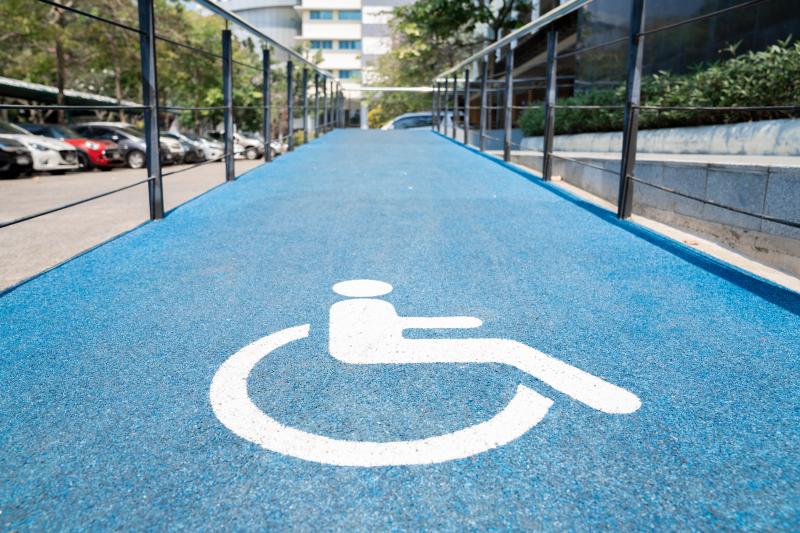 Guide pratique pour l'installation d'une rampe d'acc&egrave;s fonctionnelle