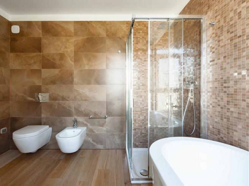 Conversion de baignoire &agrave; Pignans : une solution pour l'autonomie &agrave; domicile